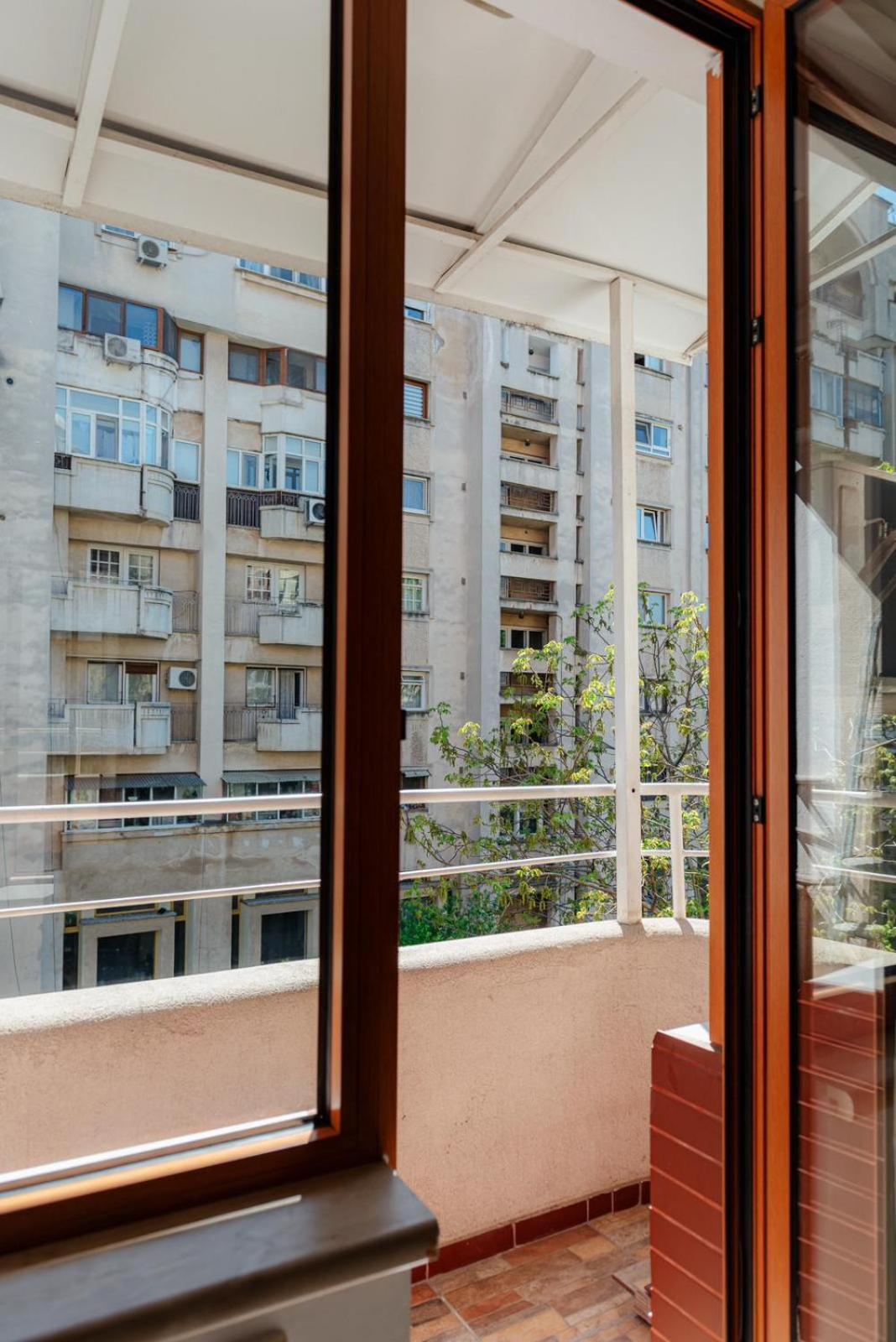 Heart Of Downtown 3 Rooms Apartment Self Check In Bucharest Exterior photo